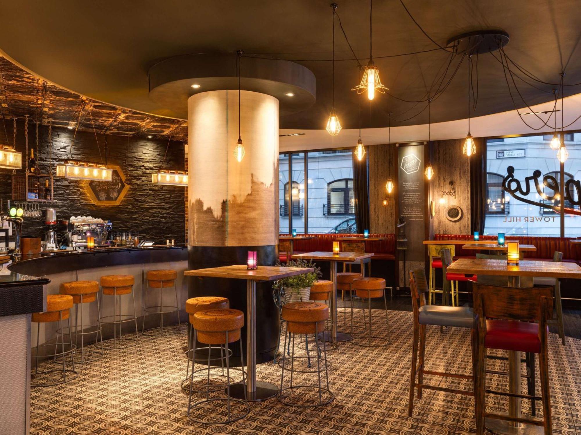 Novotel Tower Bridge Hotel 4*