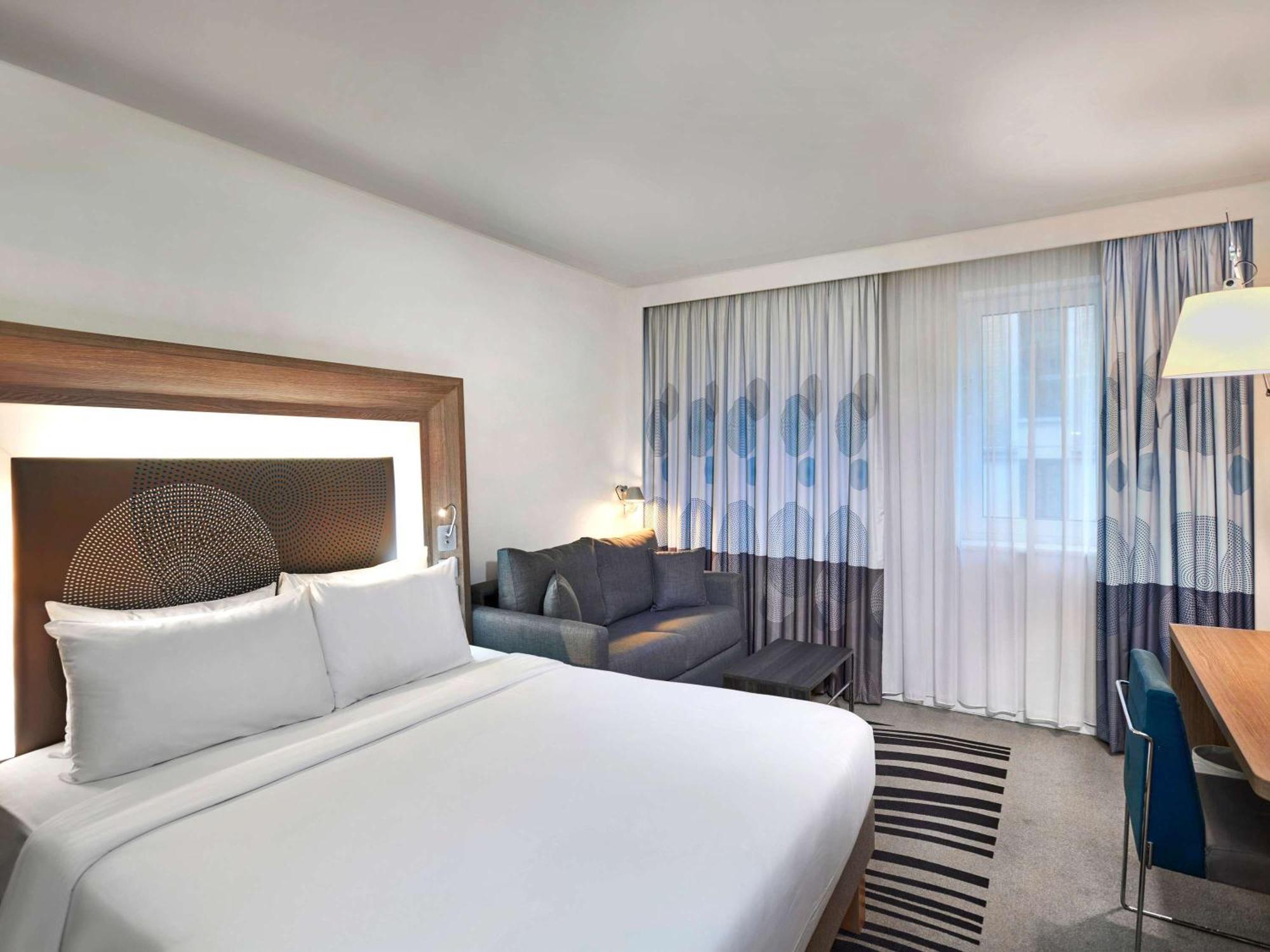 Novotel Tower Bridge 4*